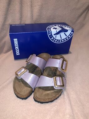 Birkenstock Sydney Cushion Buckle Sandal in Graceful Orchid